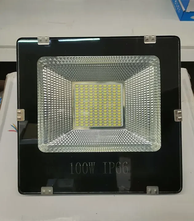 LED reflektor 100W IP66 hladno bela svetlost euroshop