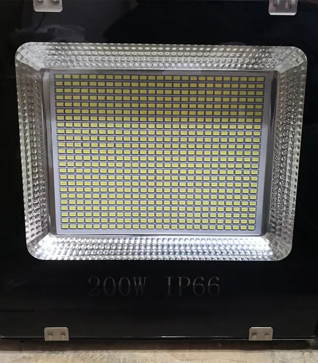 reflektor 200W za dvorište halu parking euroshop