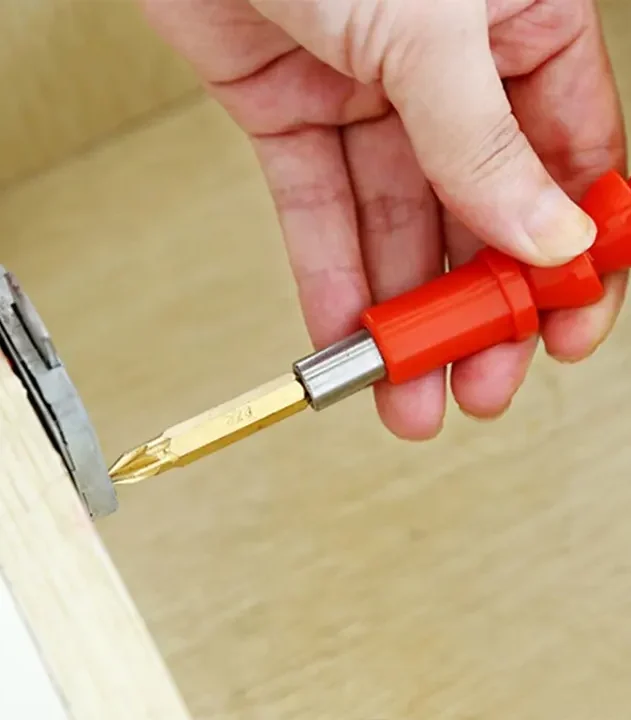 Fleksibilni adapter za bit omogućava brzu promenu nastavaka