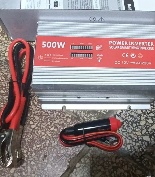 Inverter 500W sa USB priključkom omogućava punjenje uređaja na otvorenom