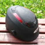 Karbon kaciga crna univerzalna sa foto grej vizirom idealna je za motor i skuter