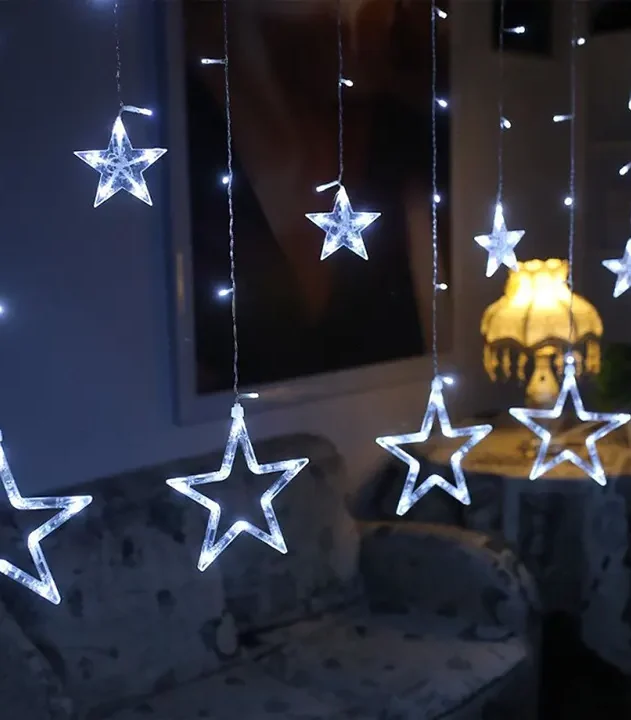 LED dekorativne lampice u beloj boji osvetljavaju enterijer i eksterijer uz minimalnu potrošnju