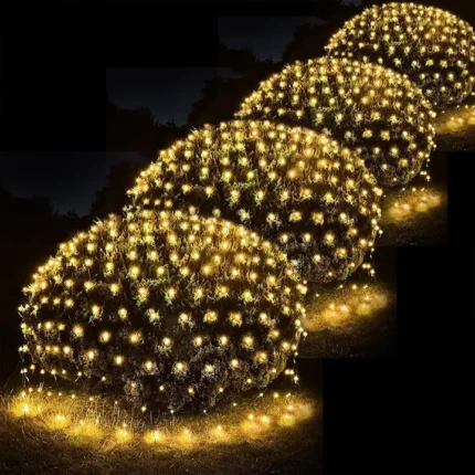 LED svetleća mreža zavesa žute boje unosi bajkovitu atmosferu u dom i dvorište