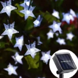 LED svetleće zvezdice emituju belu svetlost i stvaraju svečani ambijent u bašti ili na terasi