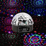 Mp3 disko kugla svira direktno sa USB memorije; disko kugla usb olakšava „ubaci i sviraj“ žurke