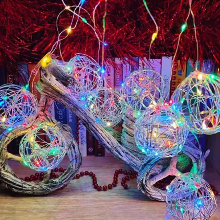 Novogodišnje sijalice kugle mrežaste šarene unose radost i veselu atmosferu u dom