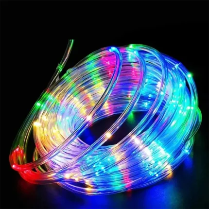 Šarene sijalice u crevu dužine 10m donose veselo i dekorativno osvetljenje