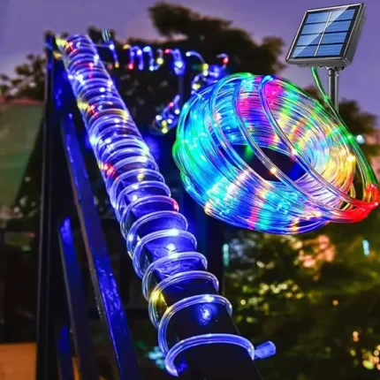 Šarene solarne lampice u crevu dužine 10 metara rade na solarnu energiju