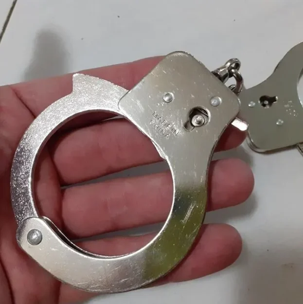 Sigurnosne čelične lisice sa lancem pružaju stabilnost i otpornost tokom korišćenja