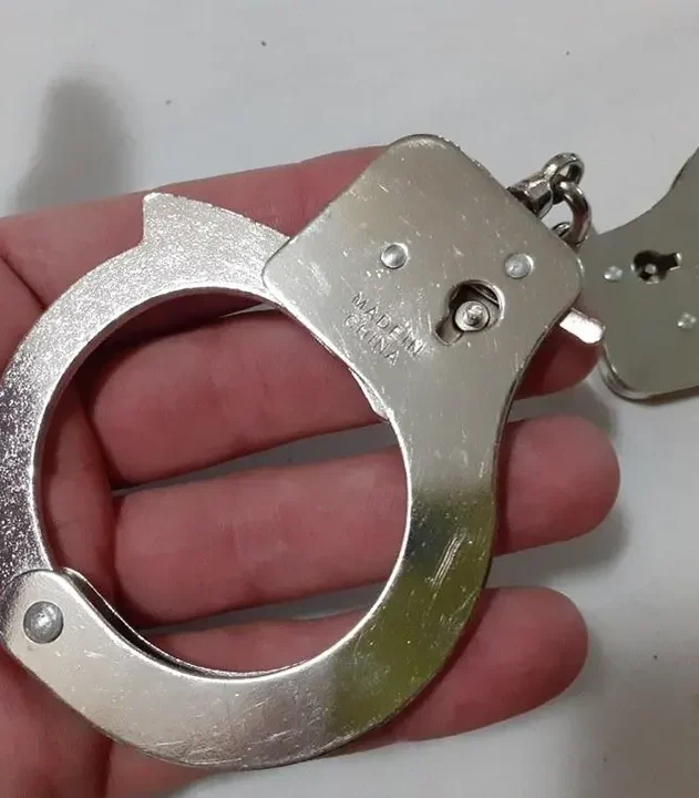 Sigurnosne čelične lisice sa lancem pružaju stabilnost i otpornost tokom korišćenja