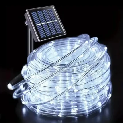 Solarne sijalice u crevu 20m bela unose eleganciju i osvetljavaju svaki prostor