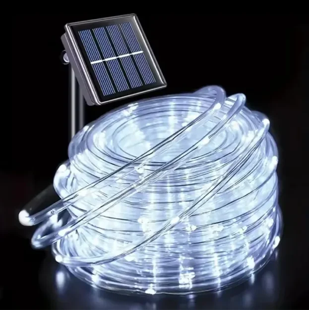 Solarne sijalice u crevu 20m bela unose eleganciju i osvetljavaju svaki prostor