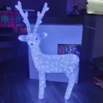 Svetleći novogodišnji irvas 200LED u akrilu ističe praznični ambijent uz stabilno, efikasno LED osvetljenje