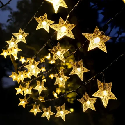 Svetleći ukrasi za baštu u obliku LED zvezdica pružaju toplu svetlost i dekorativni efekat