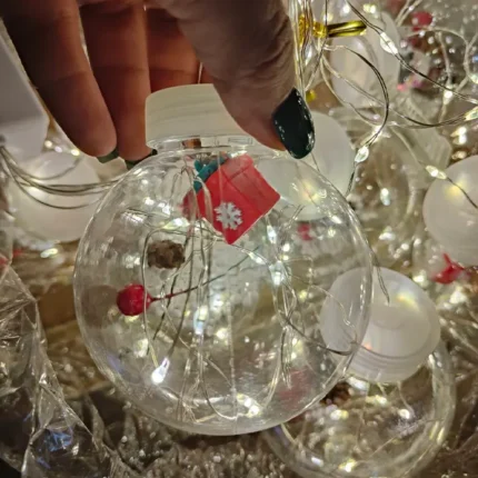 Kugle sa toplom belom svetlošću unose mir i svečanost u svaki prostor