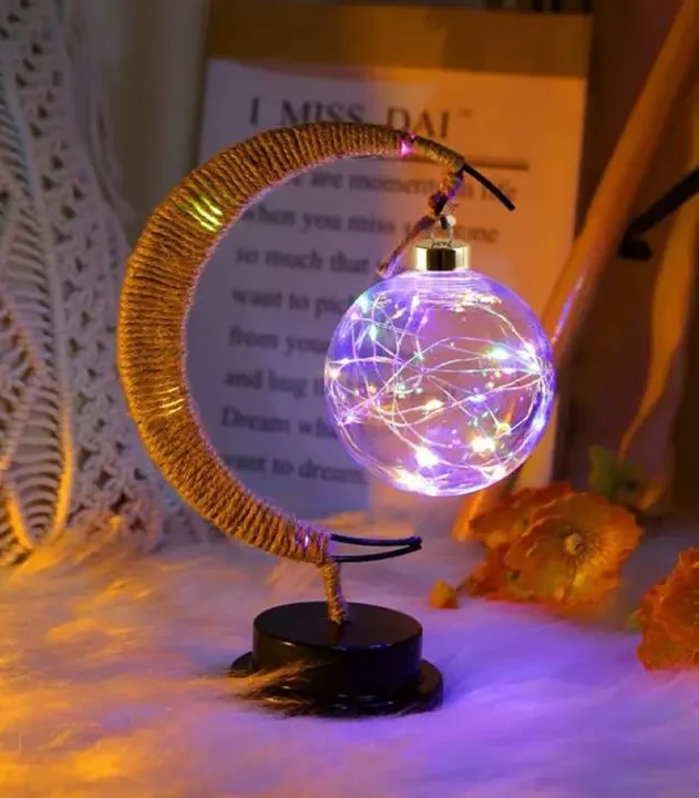 Ukrasna RGB lampa u obliku meseca donosi bajkovitu svetlost i prijatnu atmosferu