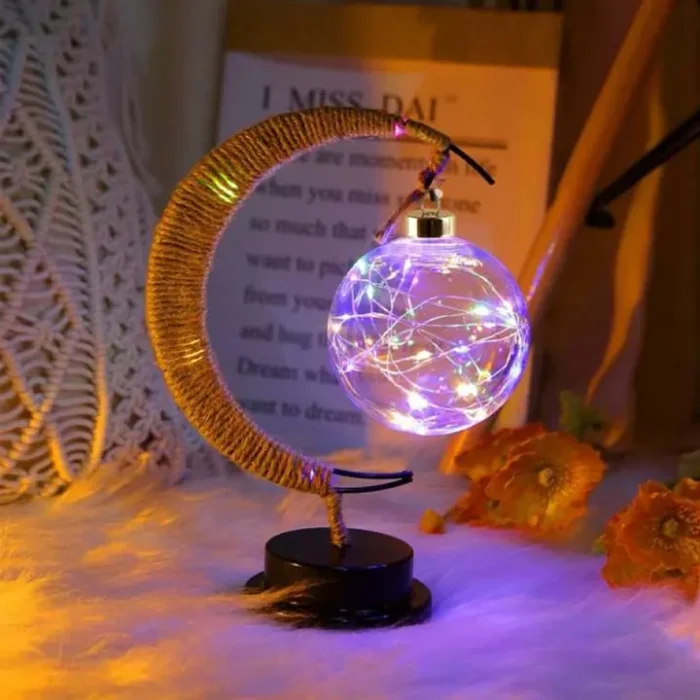 Ukrasna RGB lampa u obliku meseca donosi bajkovitu svetlost i prijatnu atmosferu