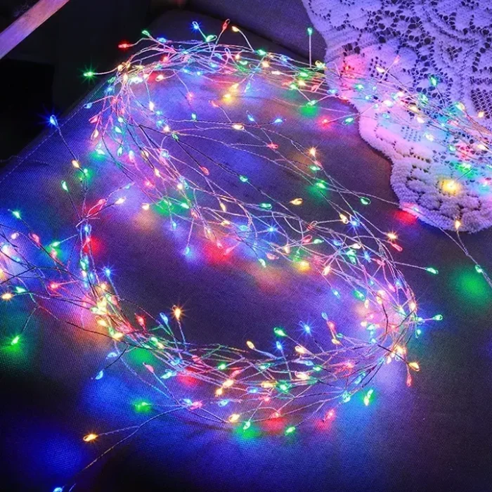 Dekorativne šarene LED lampice dužine 50m sa bakarnom žicom stvaraju bogat svetlosni efekat