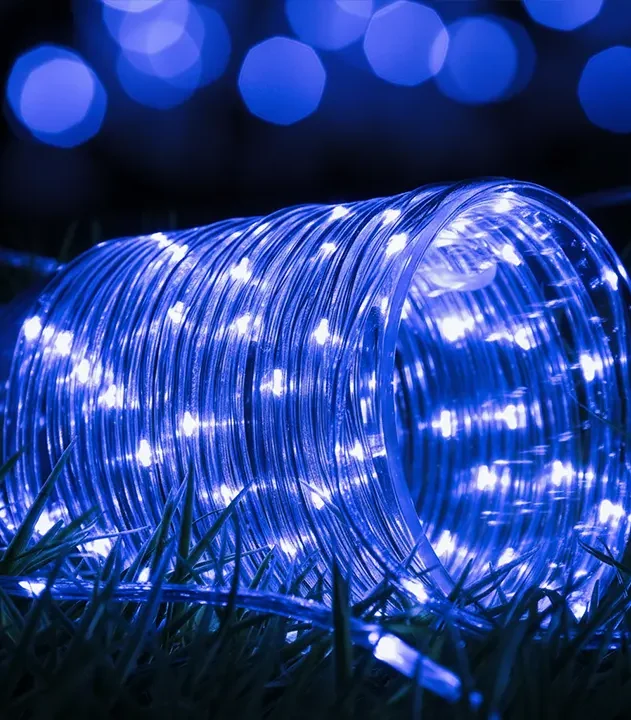 Plave LED sijalice u crevu dužine 10m pružaju moderno, vodootporno i dekorativno osvetljenje za dom i dvorište