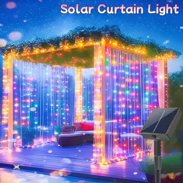 Šarene solarne sijalice u obliku zavese stvaraju efekat lebdećih tačkica svetlosti