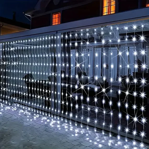Solarne LED bele zavese dimenzija 3x3m idealne su za unutrašnju i spoljašnju dekoraciju