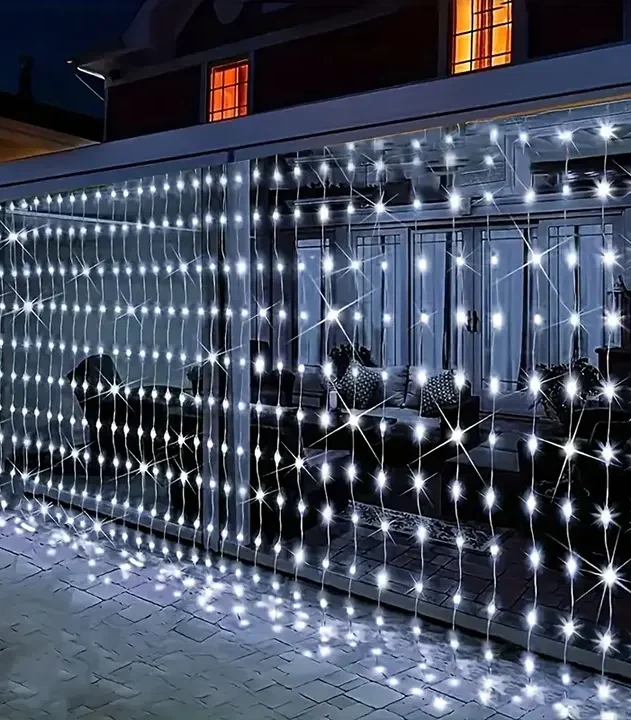Solarne LED bele zavese dimenzija 3x3m idealne su za unutrašnju i spoljašnju dekoraciju