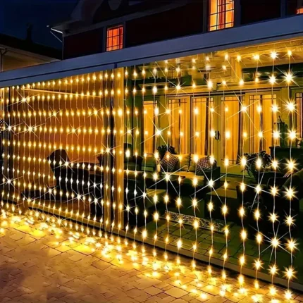 Solarne LED žute zavese dimenzija 3x3m savršene su za unutrašnju i spoljašnju upotrebu