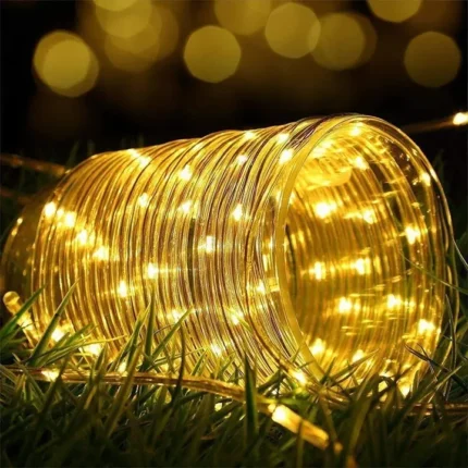 Žute LED sijalice u crevu dužine 10m pružaju toplo i prijatno osvetljenje za dom i baštu