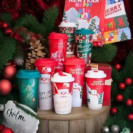 Božićna šolja sa jelenom i Sneškom u prazničnom stilu za kafu i toplu čokoladu