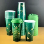 Božićni termosi sa različitim modelima u šarenim motivima dostupni su po komadu