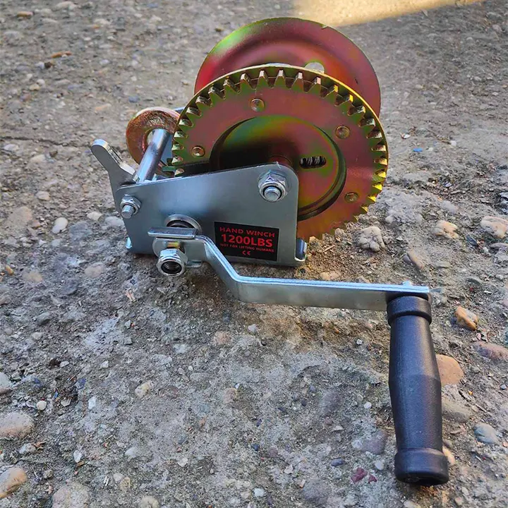 rucno_vitlo_sa_sajlom_cekkrk_1200lb_545kg_euroshop Ručno vitlo sa sajlom čekrk 1200lb 545kg za teške terete