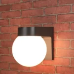 Crna fasadna lampa